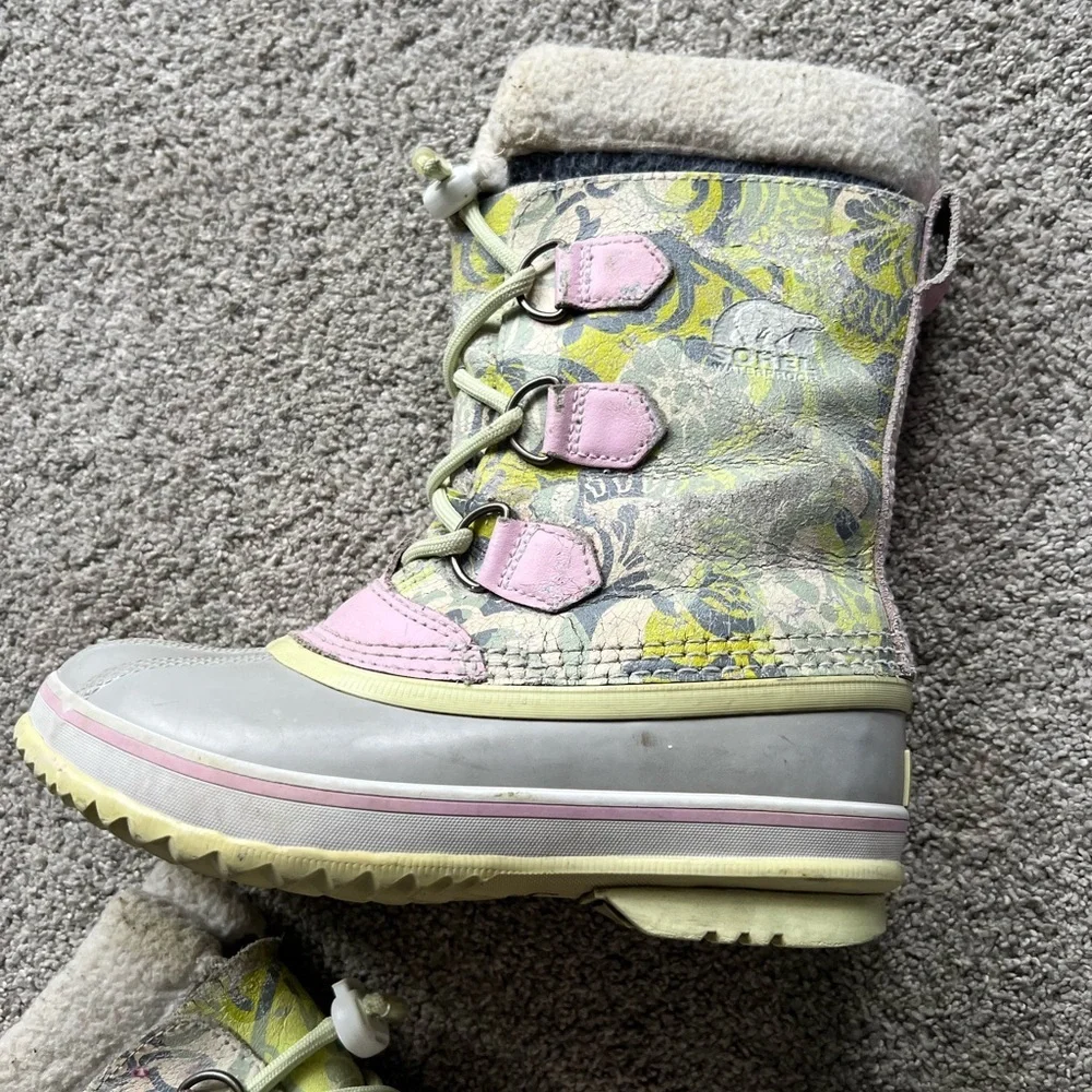 SOREL 'Yoot Pac' Girls Size 2 Winter Boots Lime Gray Chartreuse & Pink Leather